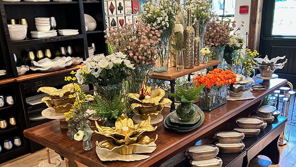 Spring-themed table display at The Marketplace at Gervasi Vineyard featuring floral arrangements, home décor, and elegant gifts.